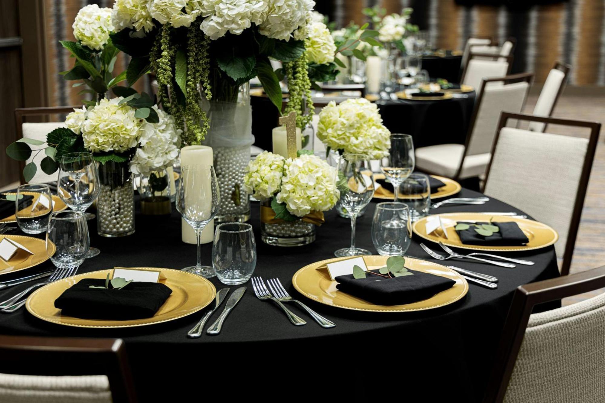 Courtyard By Marriott Dallas Downtown/Reunion District Bagian luar foto