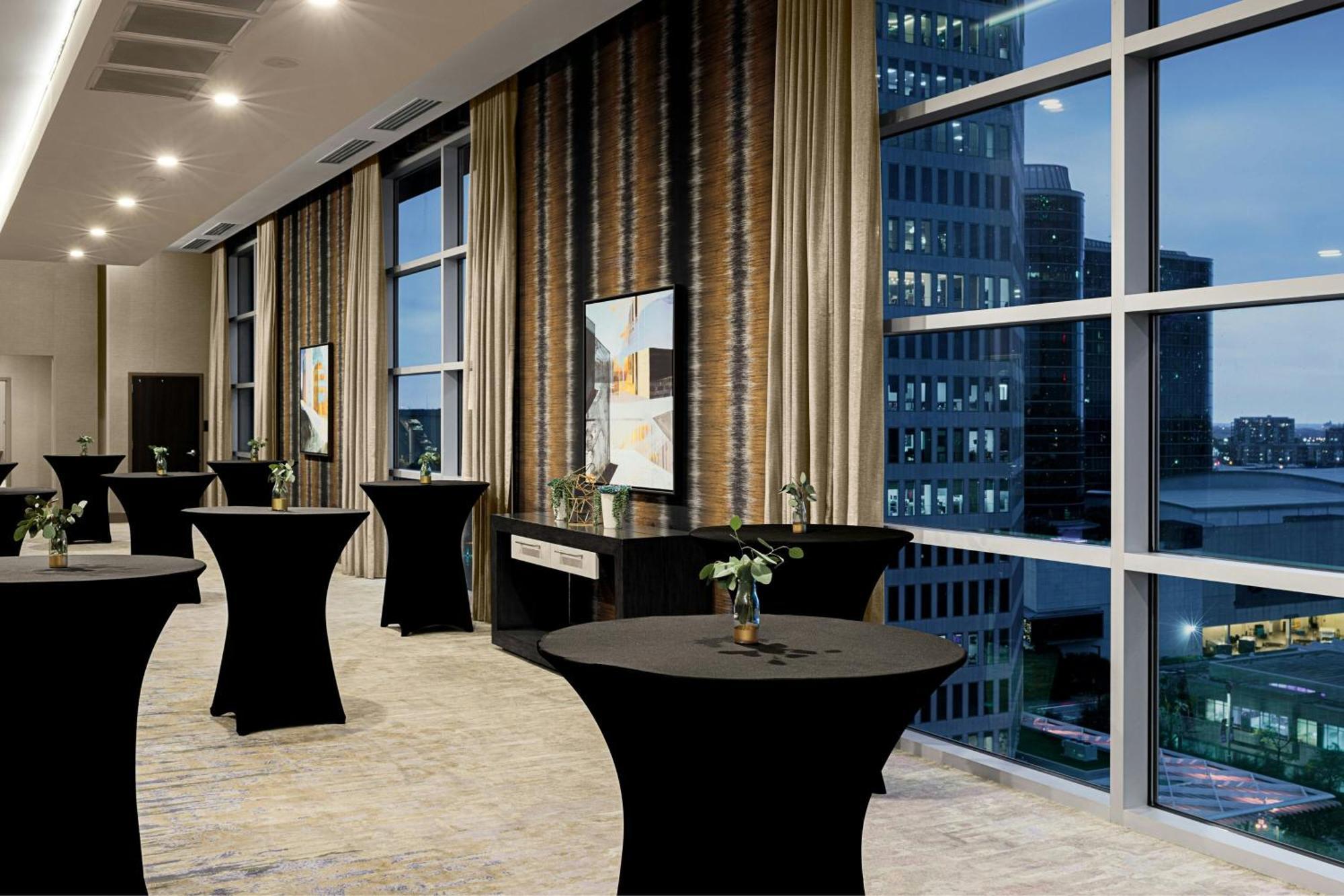 Courtyard By Marriott Dallas Downtown/Reunion District Bagian luar foto
