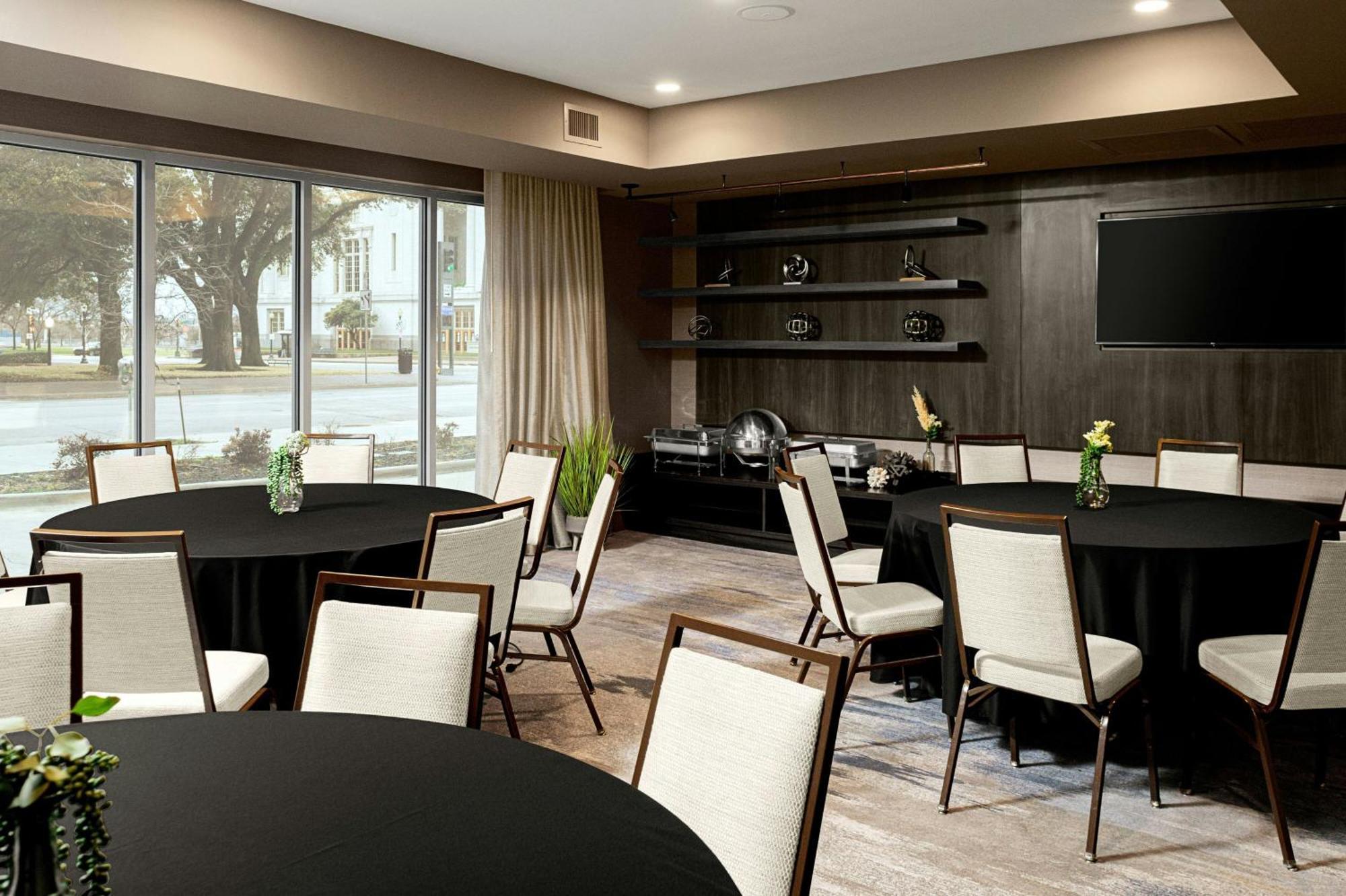 Courtyard By Marriott Dallas Downtown/Reunion District Bagian luar foto