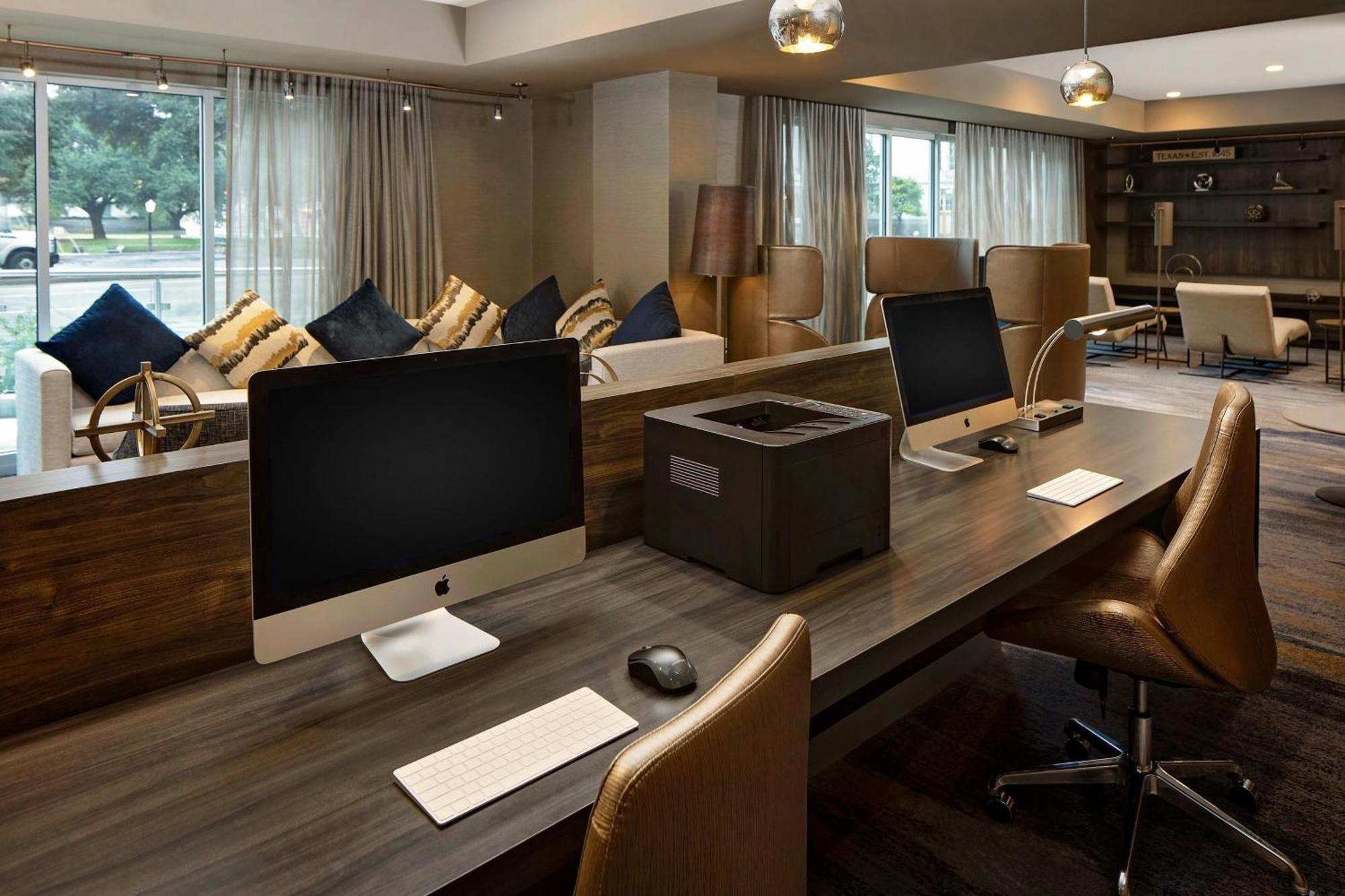 Courtyard By Marriott Dallas Downtown/Reunion District Bagian luar foto