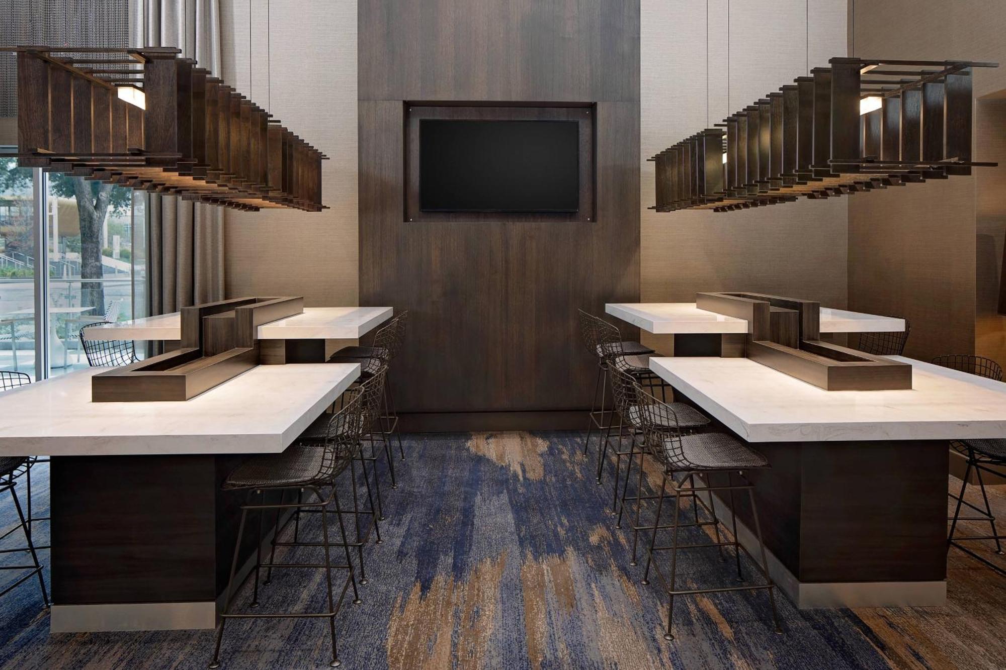 Courtyard By Marriott Dallas Downtown/Reunion District Bagian luar foto