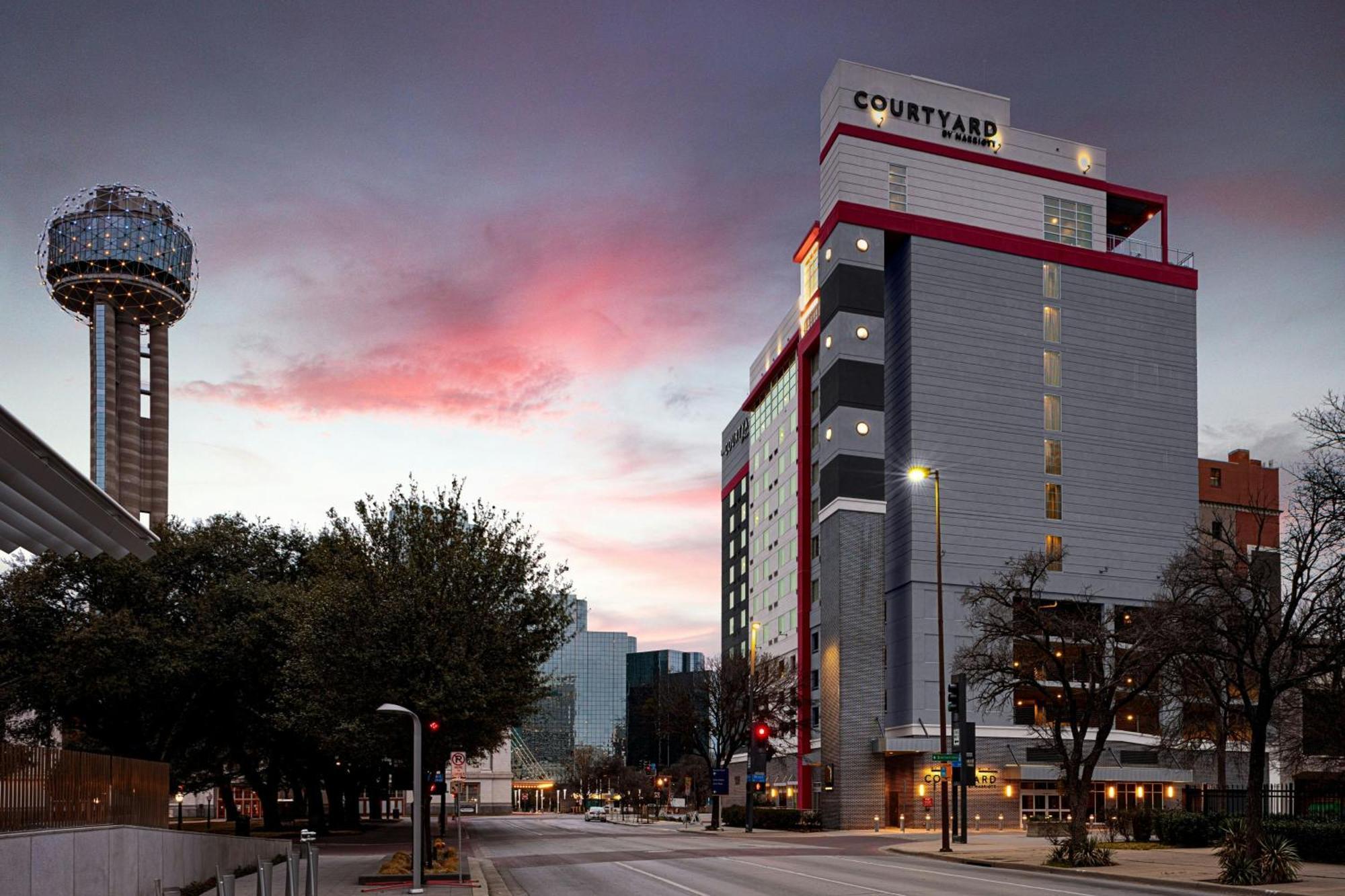 Courtyard By Marriott Dallas Downtown/Reunion District Bagian luar foto