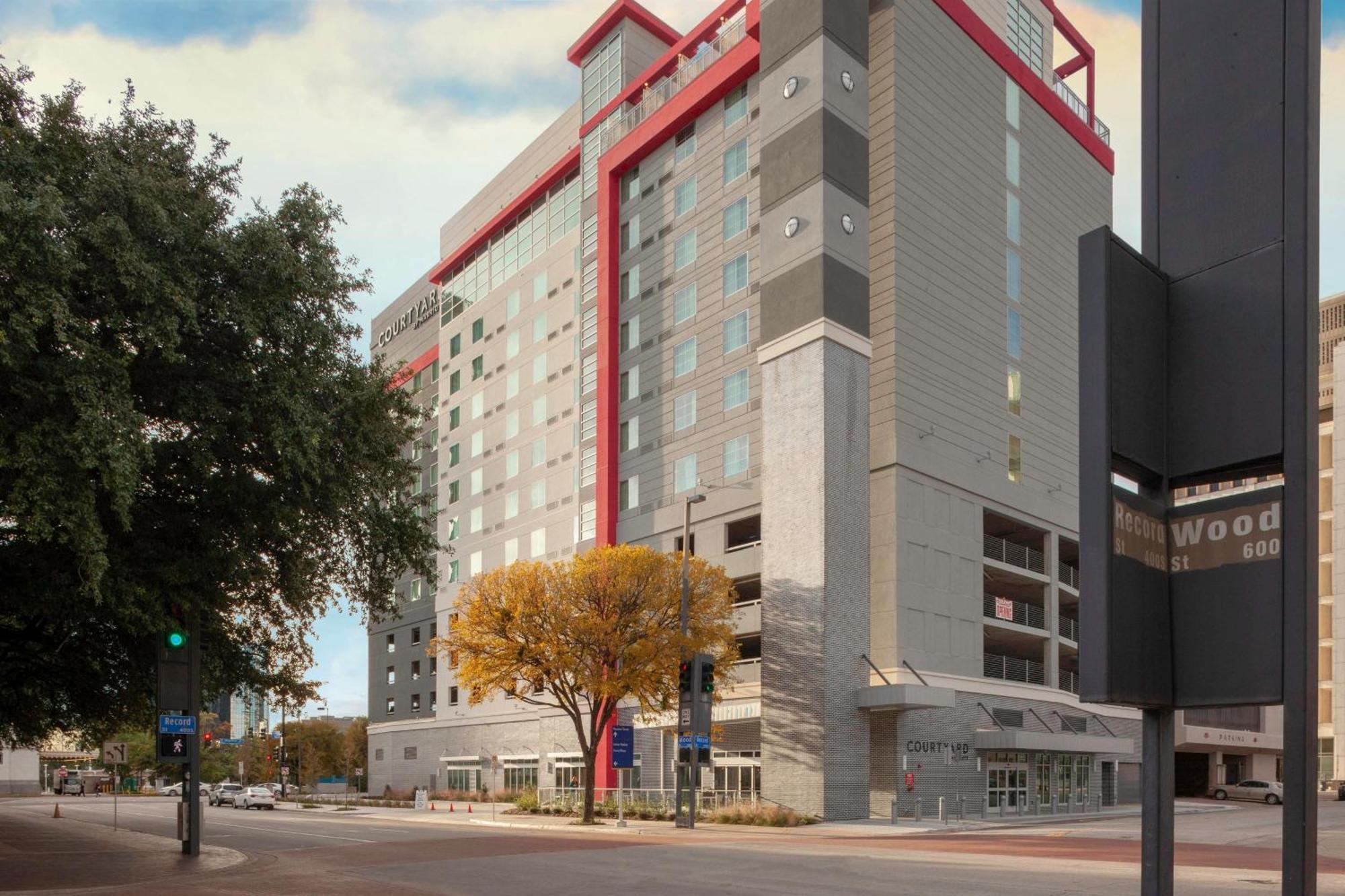 Courtyard By Marriott Dallas Downtown/Reunion District Bagian luar foto